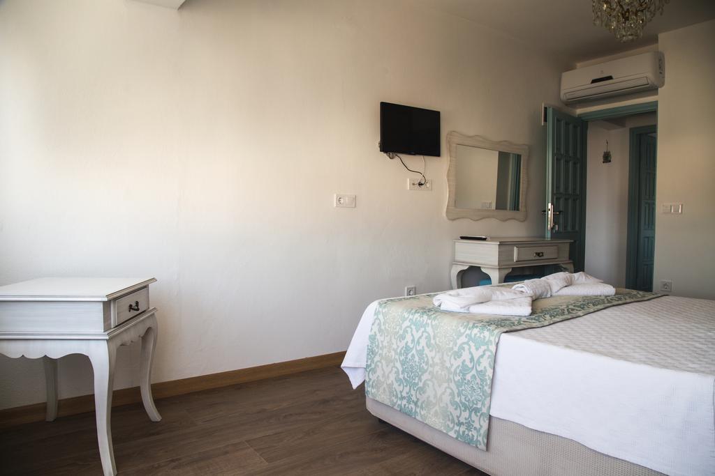 Alacati Sardunya Hotel Exterior photo